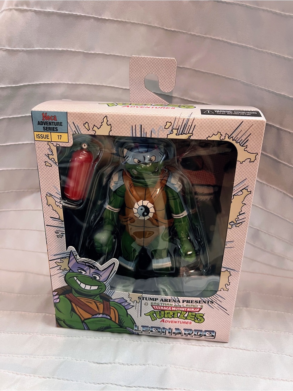 NECA- Teenage Mutant Ninja Turtles- Adventures Series Stump Arena- Leonardo